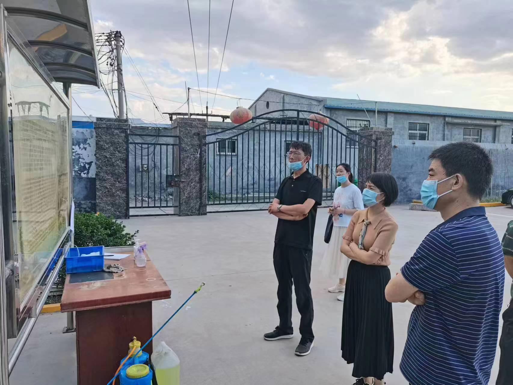 牧野區(qū)副區(qū)長(zhǎng)秦丹丹，科工信局張局長(zhǎng)蒞臨新航參觀(guān)指導(dǎo)工作。